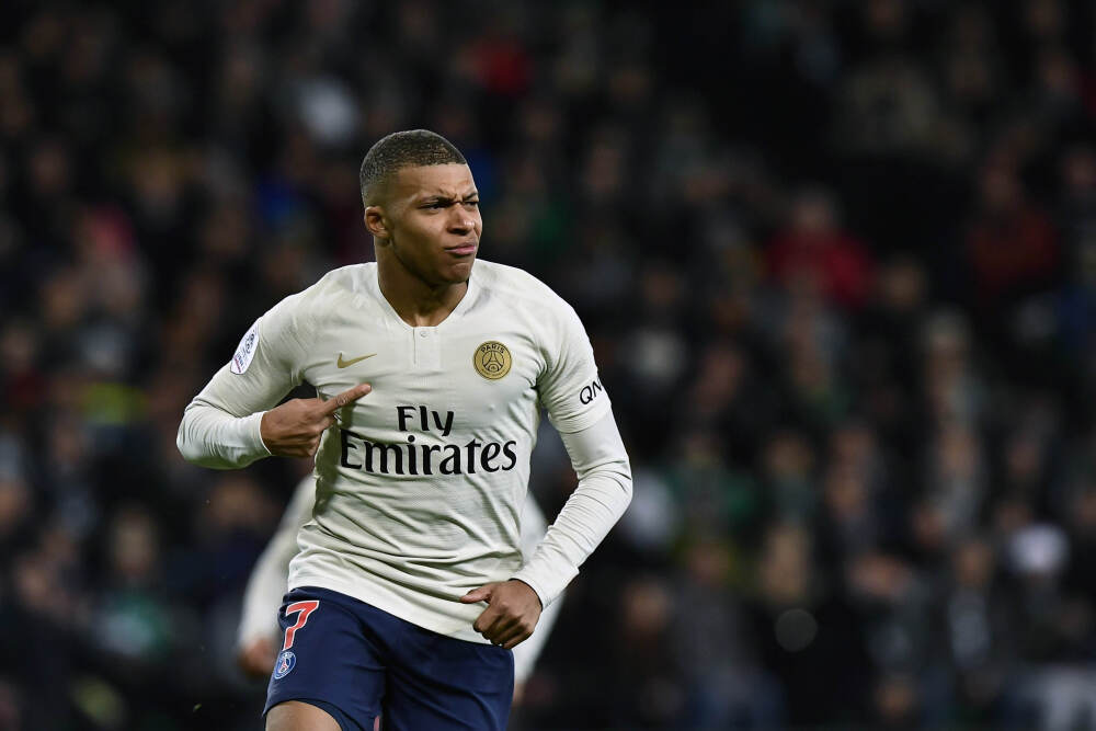 赛力斯港股首秀破发，盈利改善为何难换市场信心？